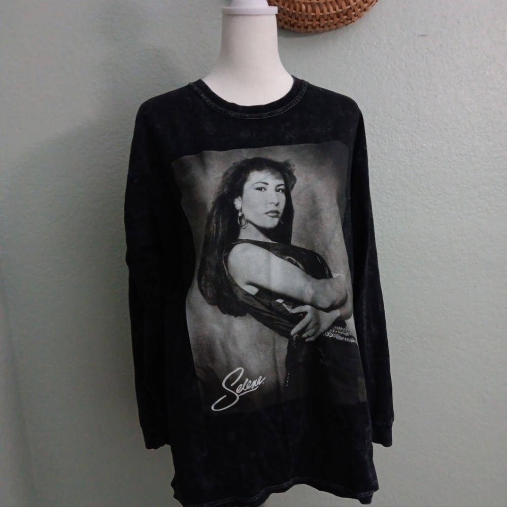 Selena Black grey acid wash long sleeve graphic t shirt sz L